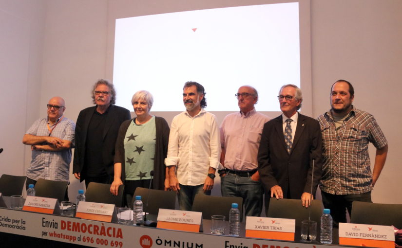 Entrenats per a lluitar, el lloc dels comuns i el 696 000 699: crida per la democràcia d’Òmnium